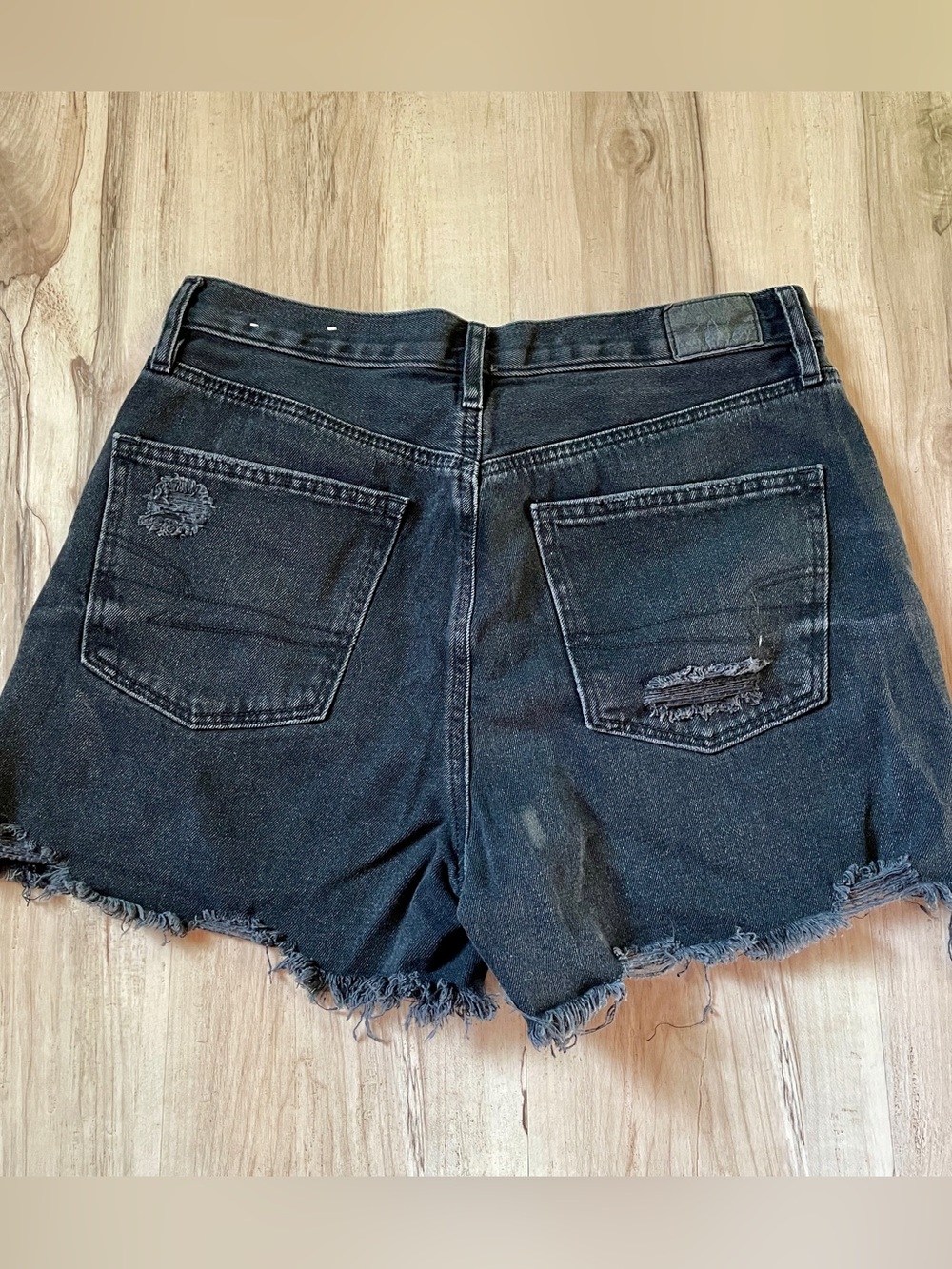 American Eagle Distressed Raw hem, Black Denim Women’s Shorts size 8 - Picture 7 of 9